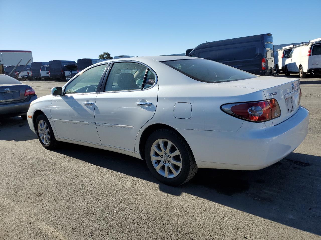 2002 Lexus ES - Image 2