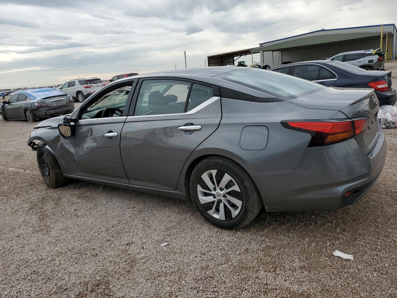 2024 Nissan Altima - Image 2