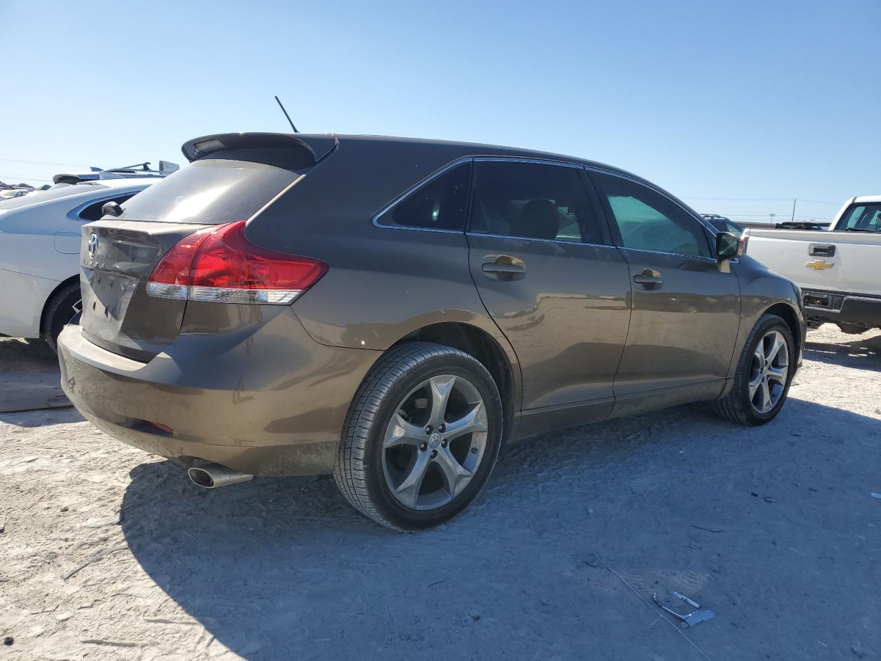 2010 Toyota Venza - Image 3