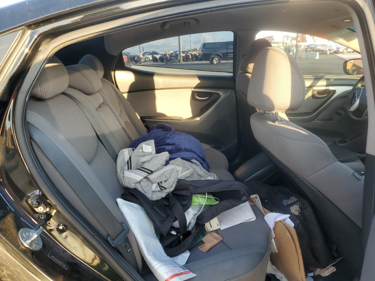 2011 Hyundai Elantra - Image 10
