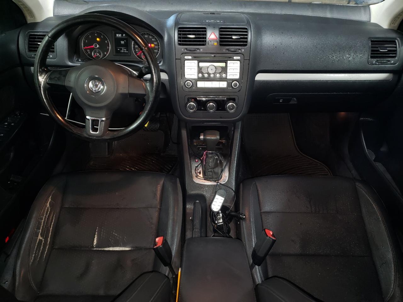 2010 Volkswagen Jetta - Image 8