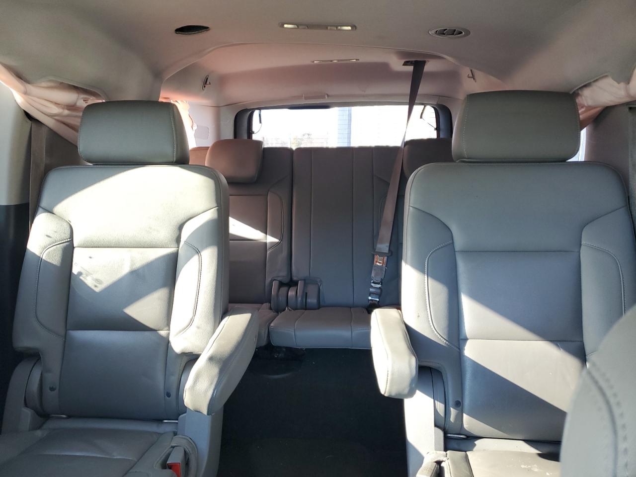 2016 Chevrolet Suburban - Image 10