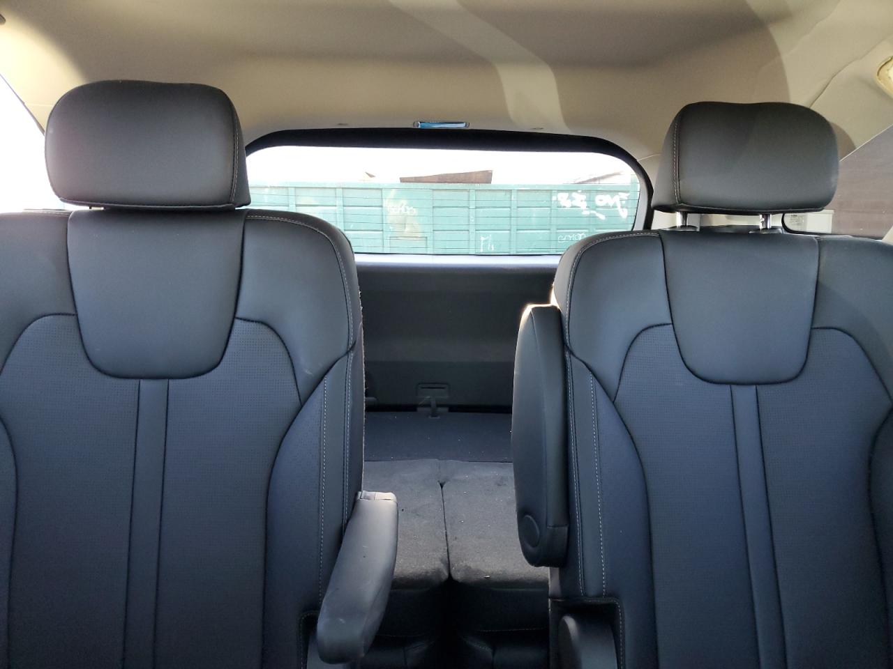 2025 Kia Sorento - Image 10
