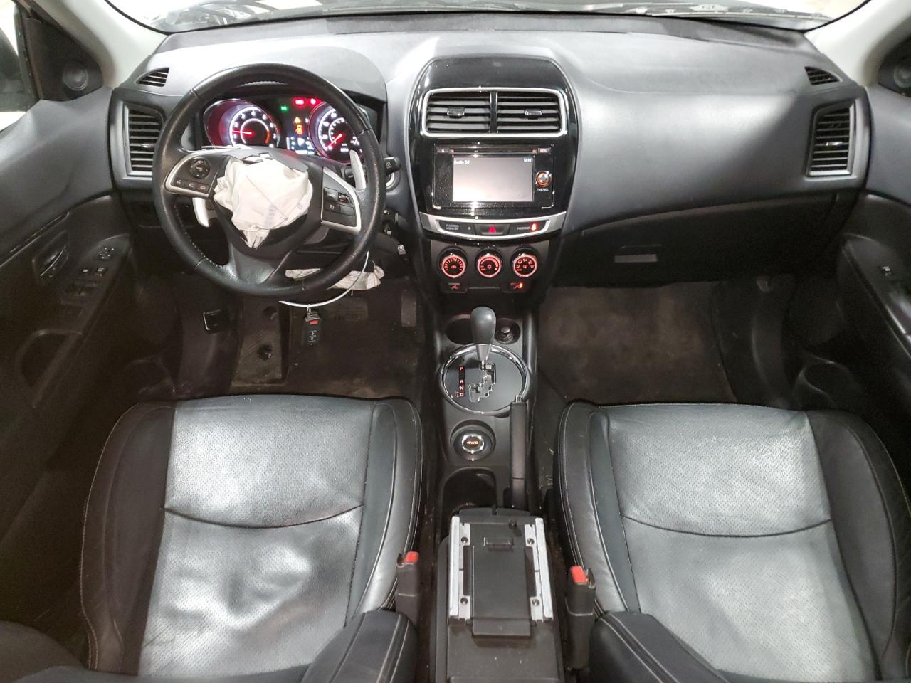 2015 Mitsubishi Outlander - Image 8