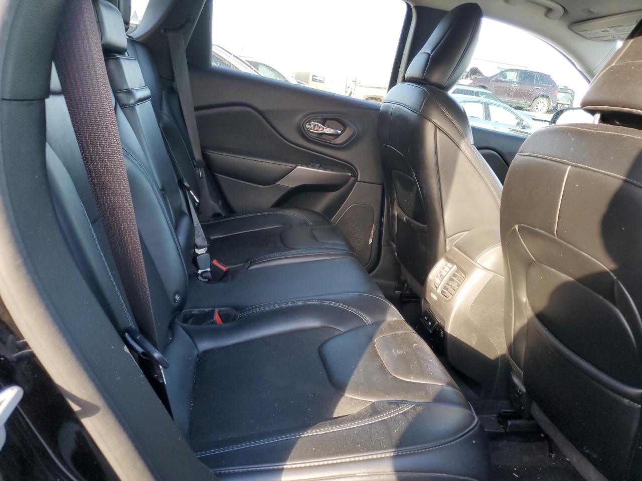 2019 Jeep Grand Cherokee - Image 11
