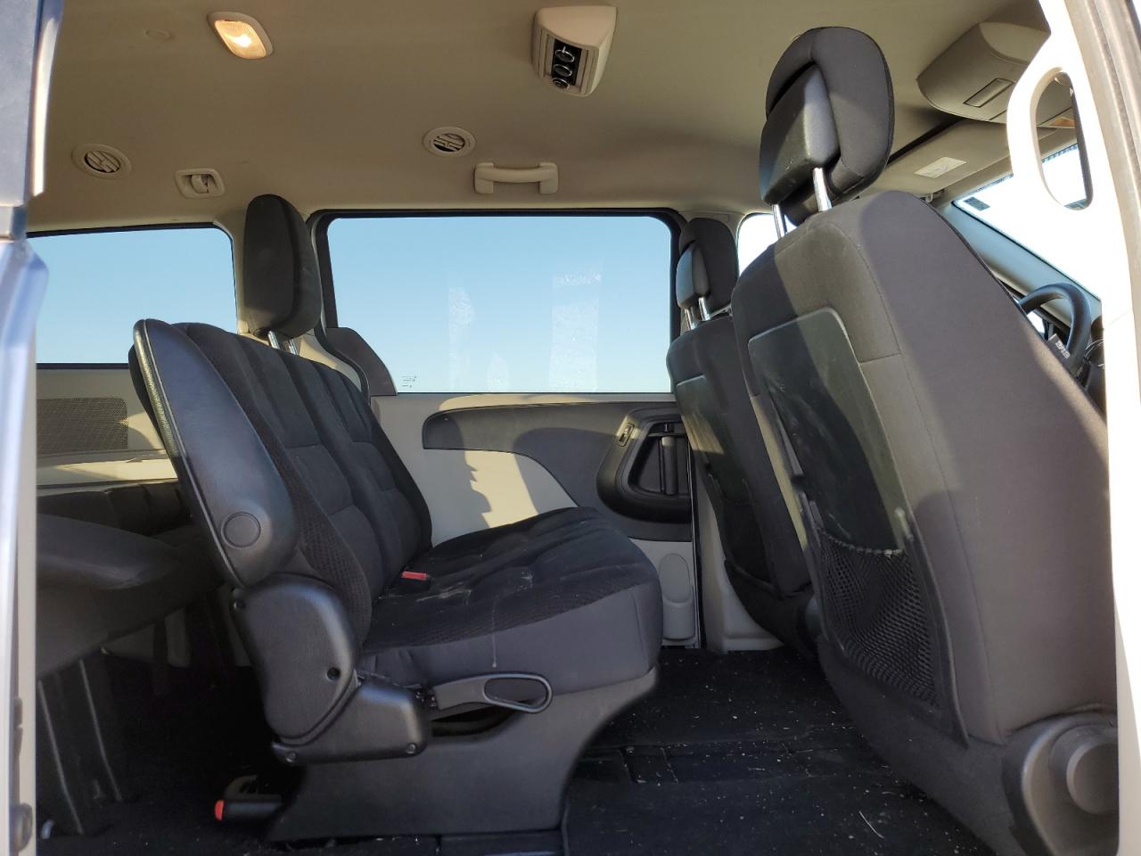 2019 Dodge Caravan - Image 11