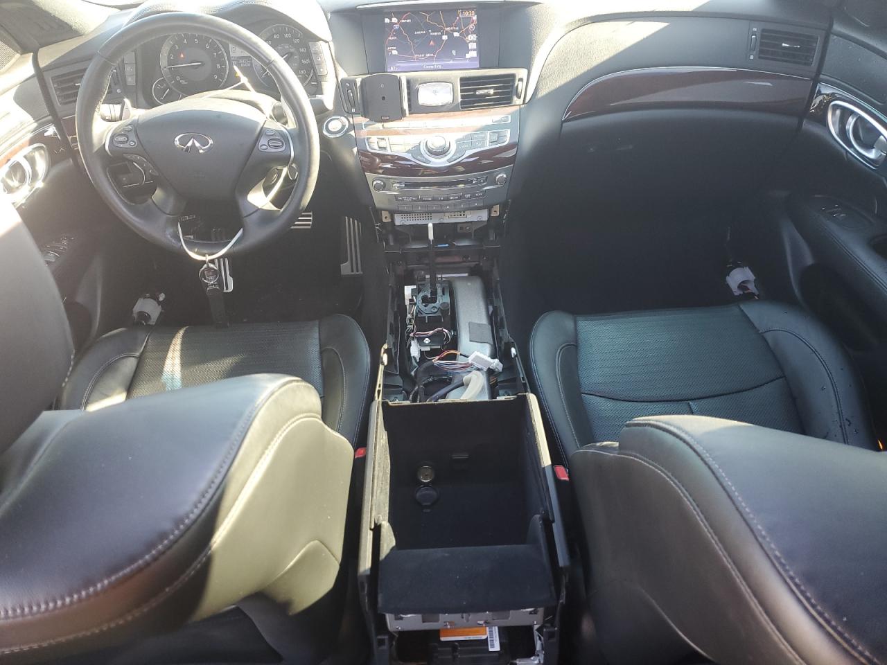 2016 Infiniti Q70 - Image 8
