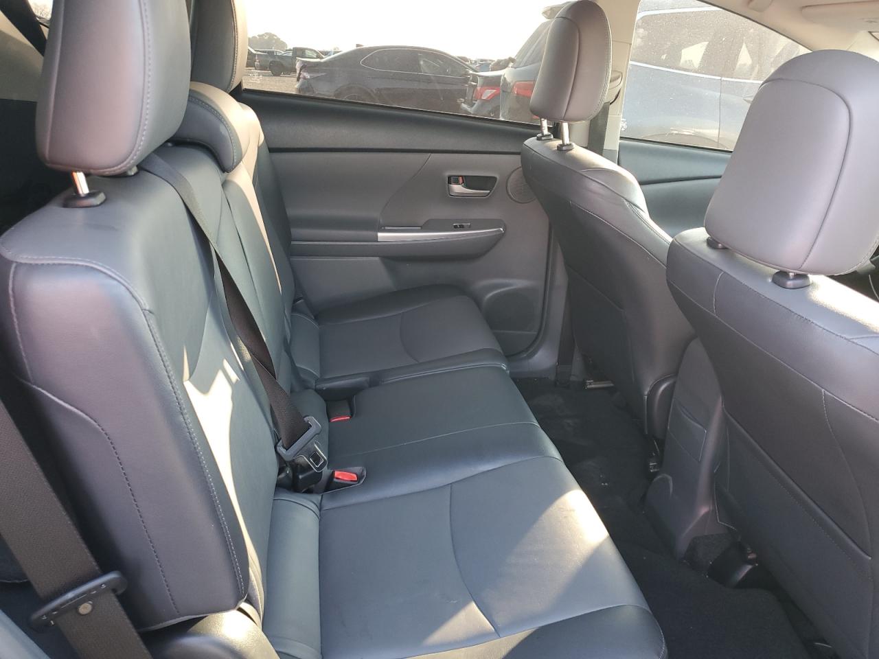 2012 Toyota Prius - Image 10