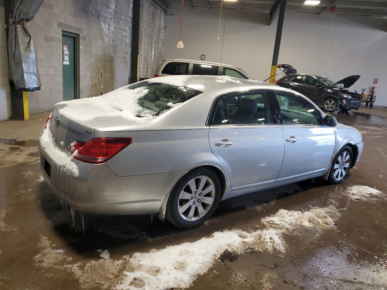 2006 Toyota Avalon - Image 3