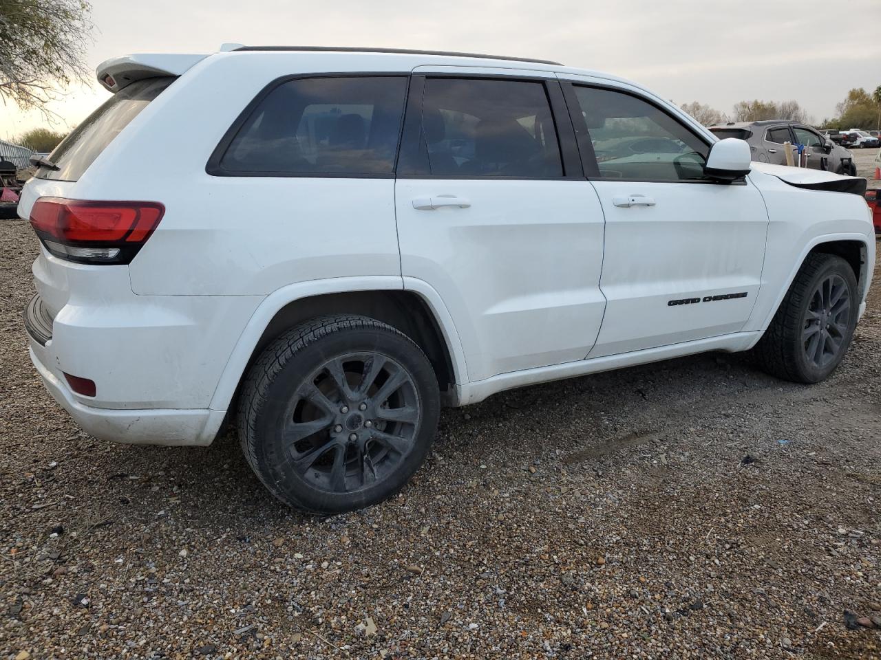2017 Jeep Grand Cherokee - Image 3