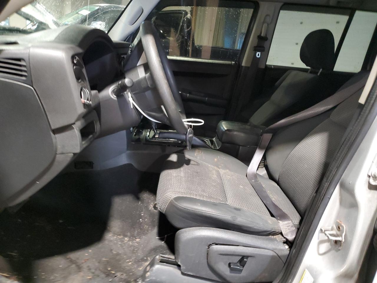 2009 Jeep Commander - Image 7