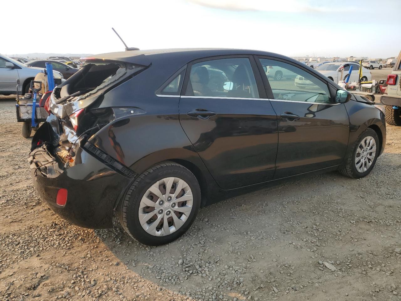 2017 Hyundai Elantra - Image 3