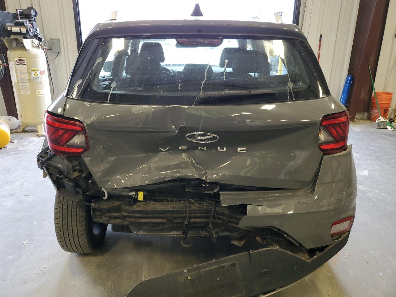 2022 Hyundai Venue - Image 6