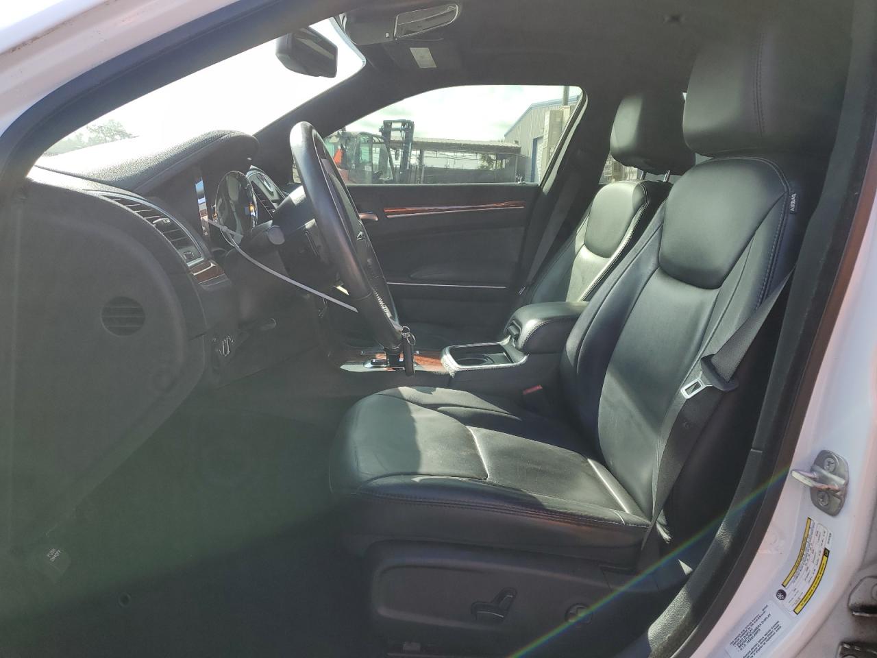 2014 Chrysler 300 - Image 7