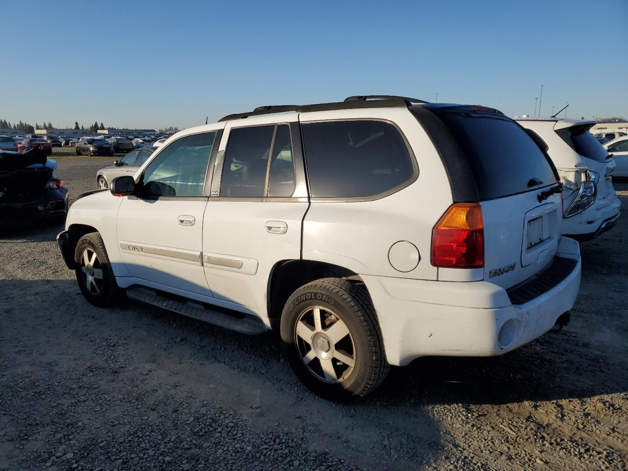2005 GMC Envoy - Image 2
