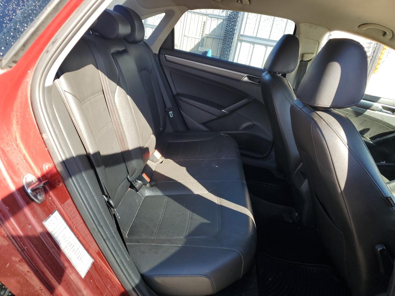 2017 Volkswagen Passat - Image 10