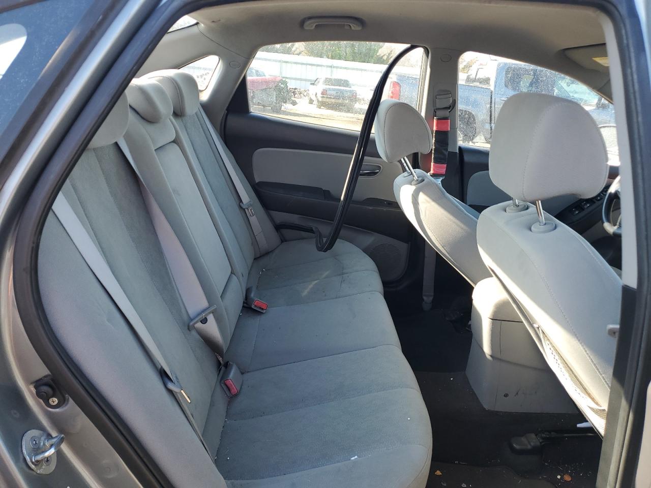 2010 Hyundai Elantra - Image 10