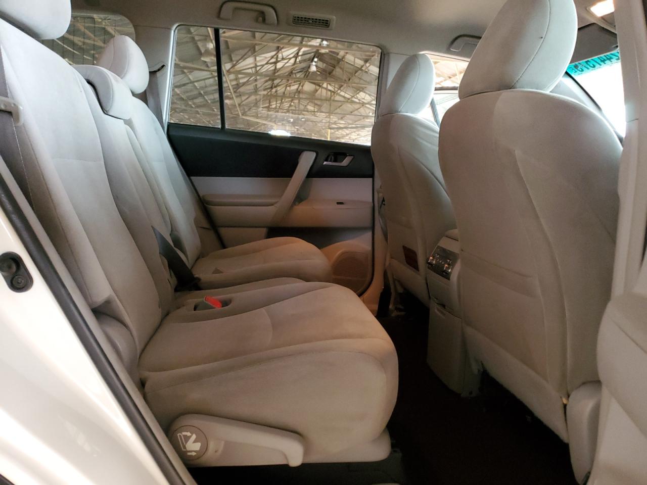2012 Toyota Highlander - Image 11