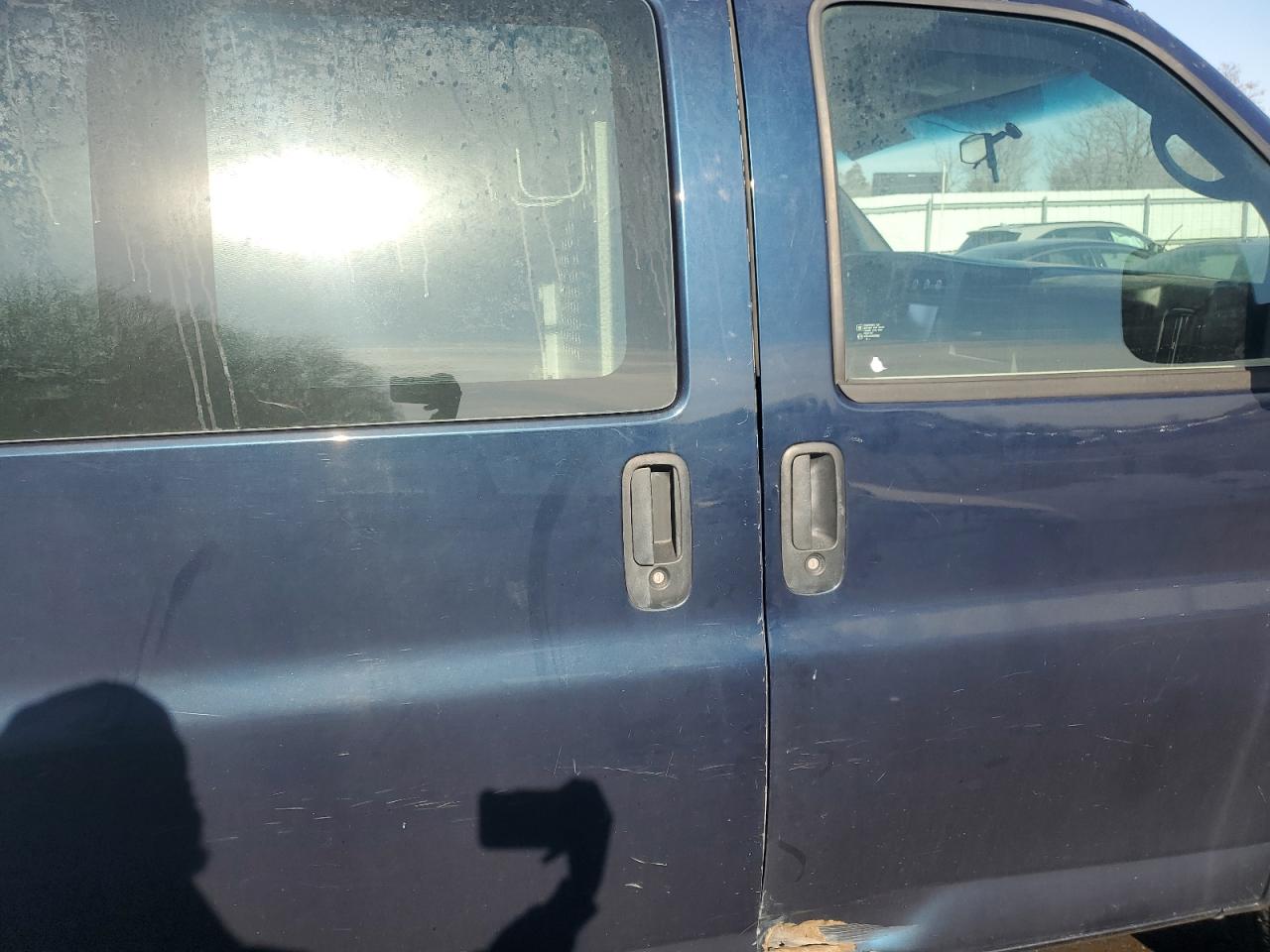 2010 GMC Savana - Image 11