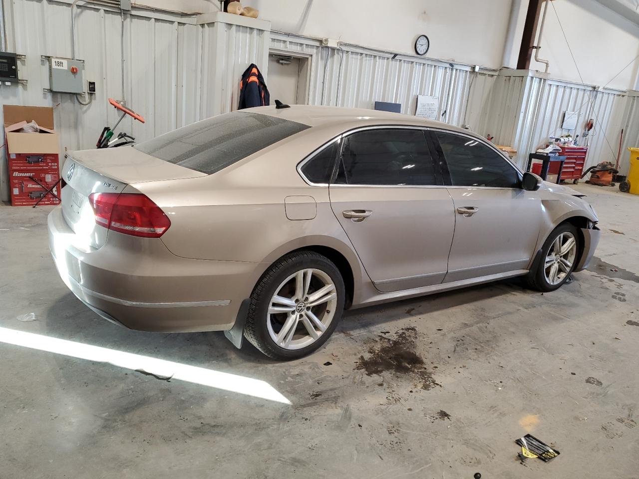 2015 Volkswagen Passat - Image 3