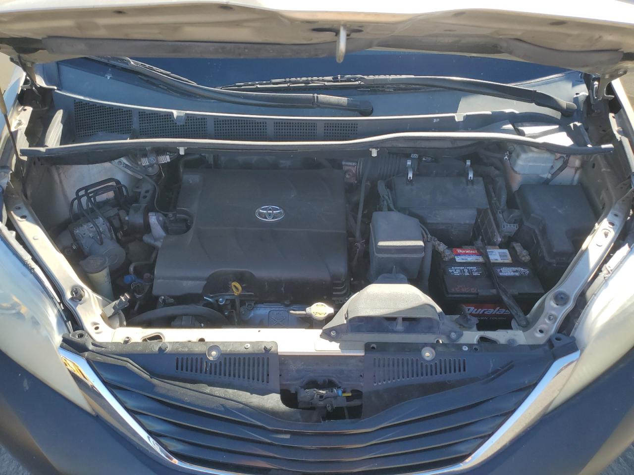 2011 Toyota Sienna - Image 12