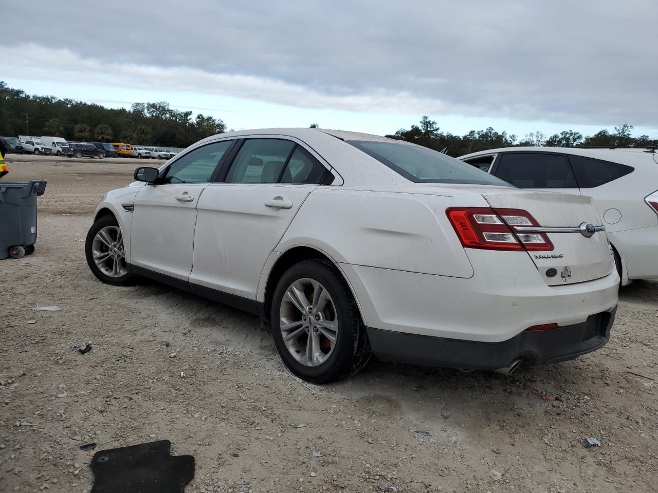 VIN 1FAHP2E8XFG161034 2015 FORD TAURUS no.2