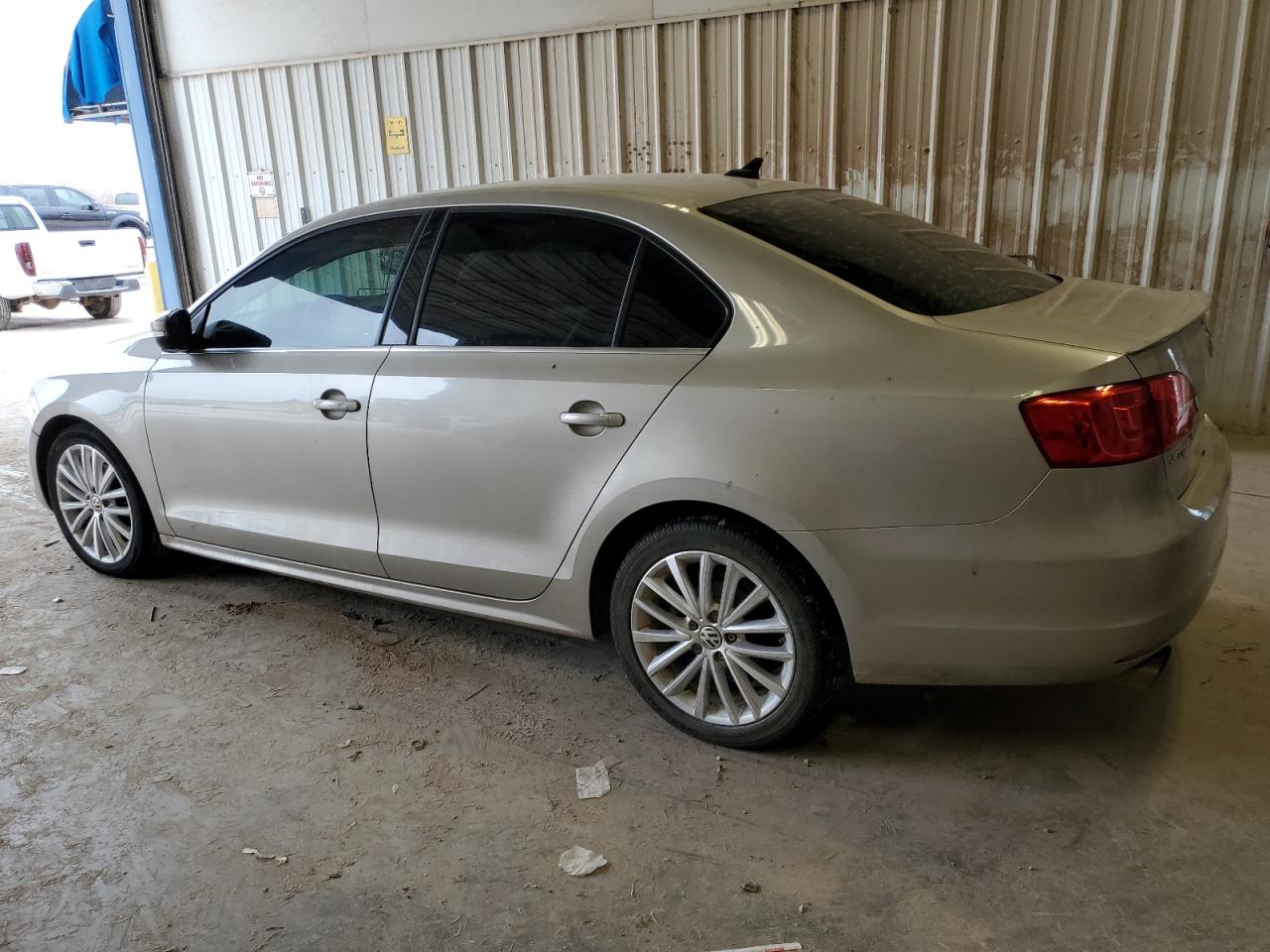 2014 Volkswagen Jetta - Image 2