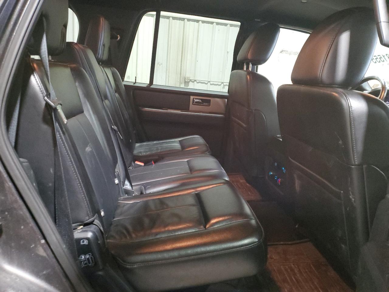 2015 Ford Expedition - Image 11