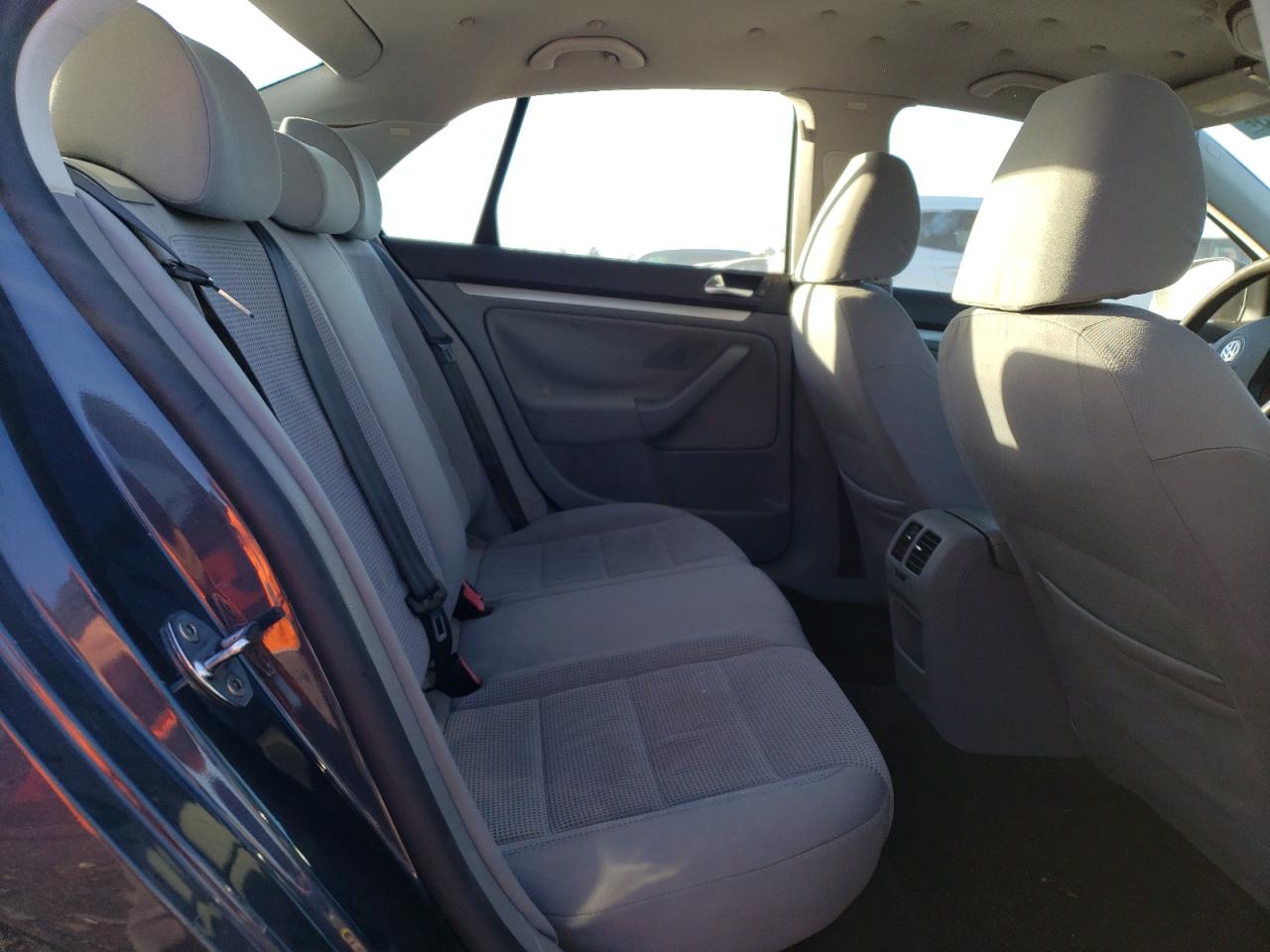 2009 Volkswagen Jetta - Image 10