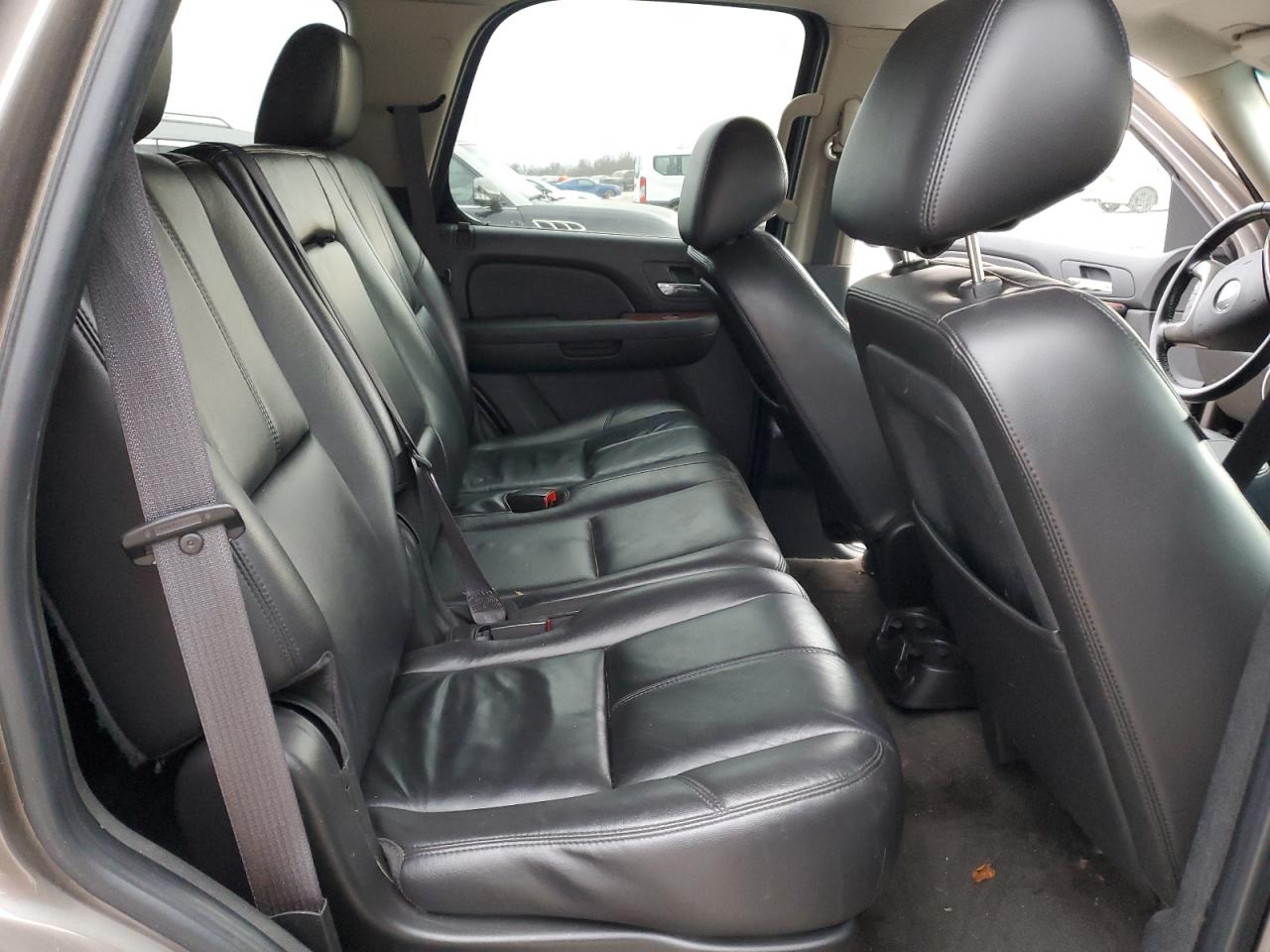 2011 Chevrolet Tahoe - Image 11