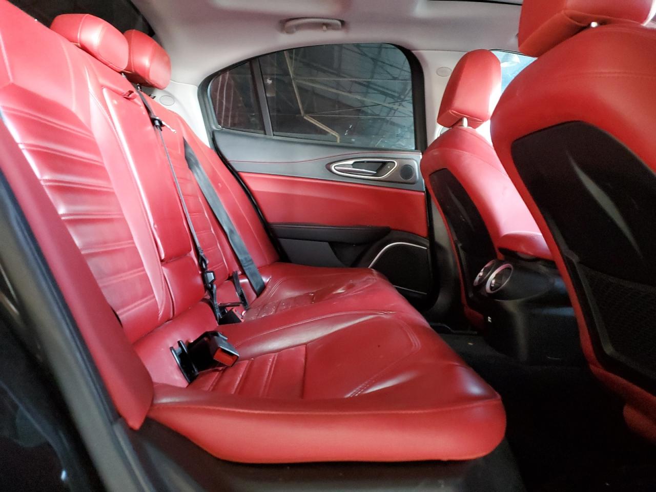 2018 Alfa Romeo Giulia - Image 10