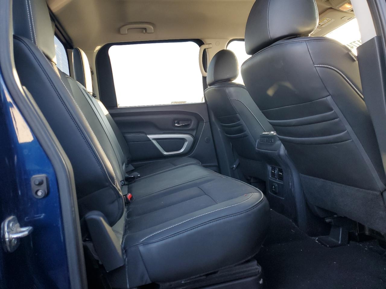 2018 Nissan Titan - Image 10
