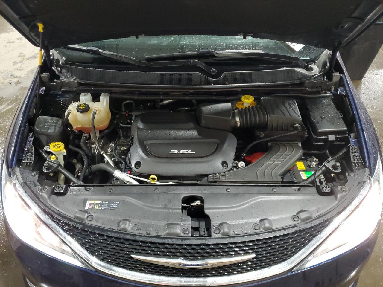 2017 Chrysler Pacifica - Image 13