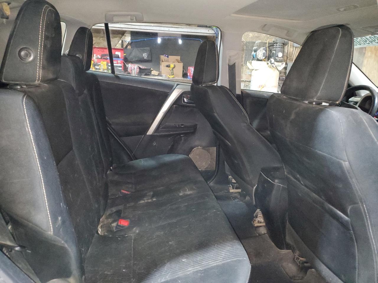 2015 Toyota RAV 4 - Image 11