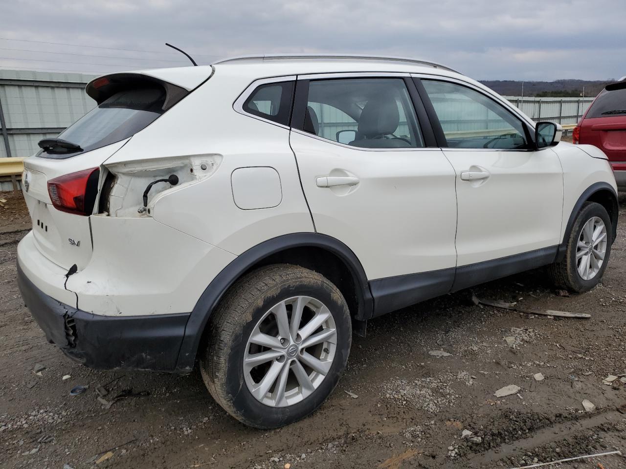 2018 Nissan Rogue - Image 3
