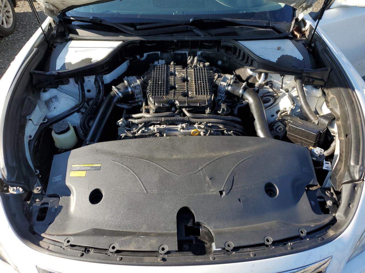 2011 Infiniti M - Image 11