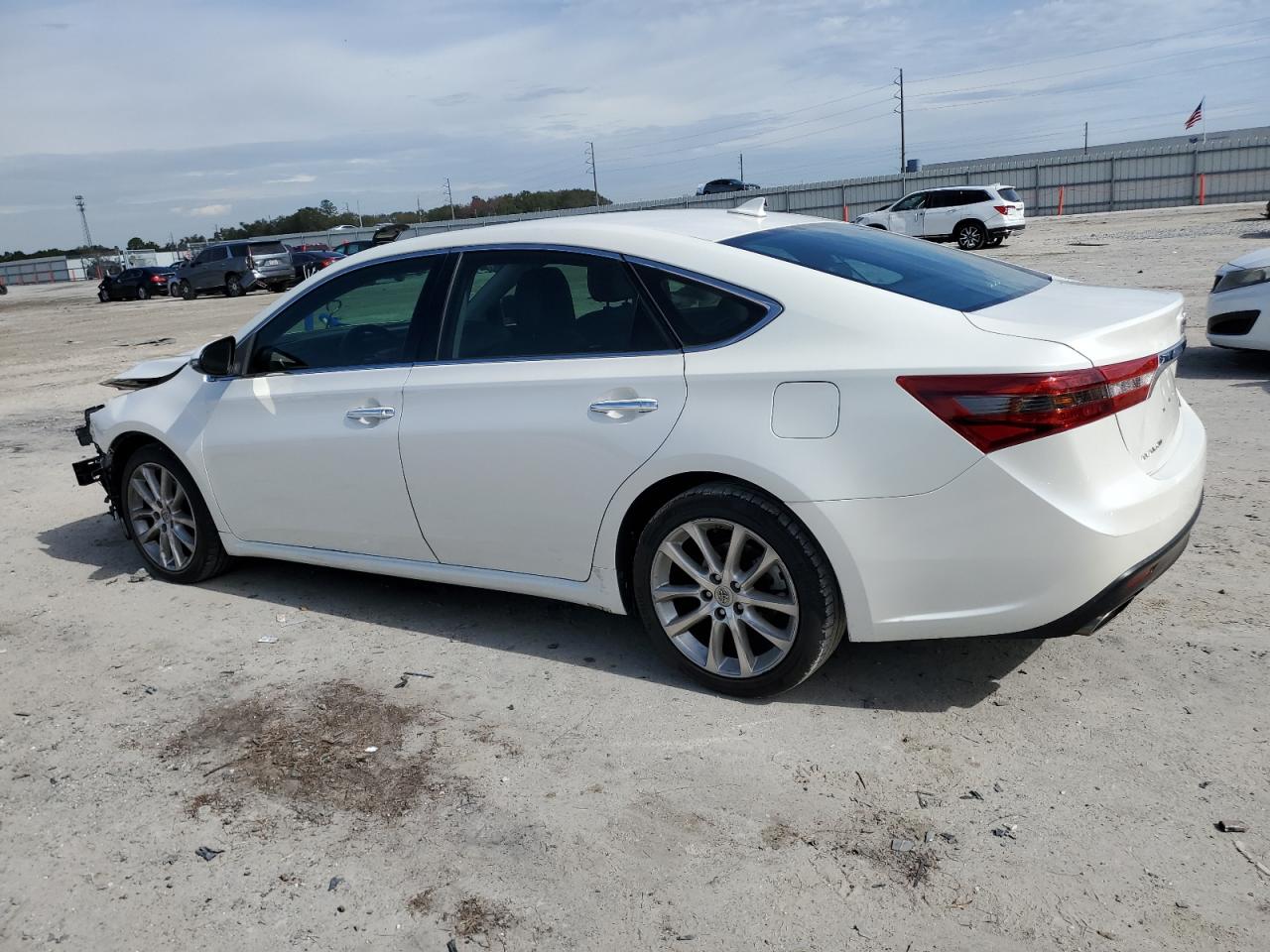 2013 Toyota Avalon - Image 2