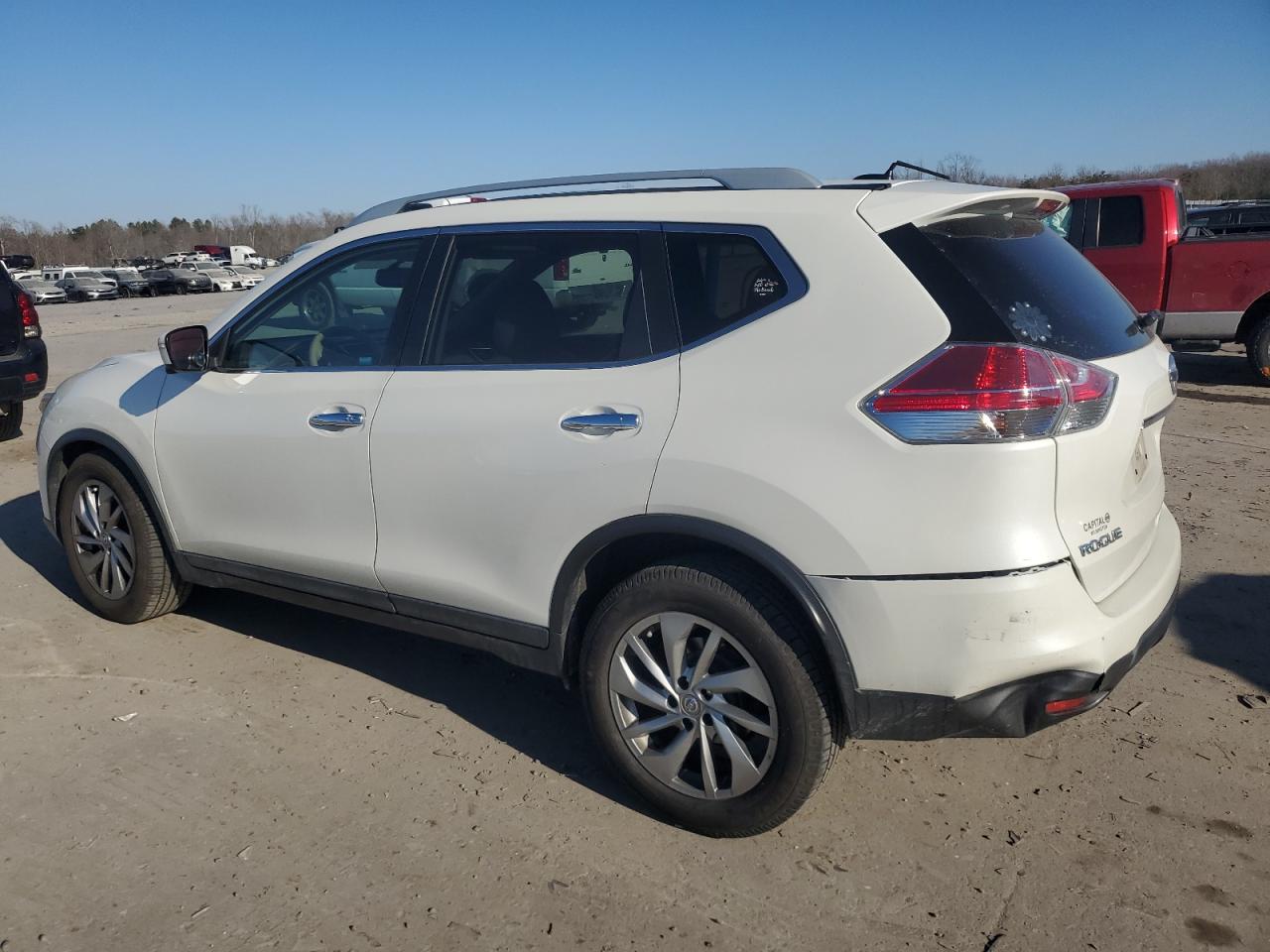 2015 Nissan Rogue - Image 2