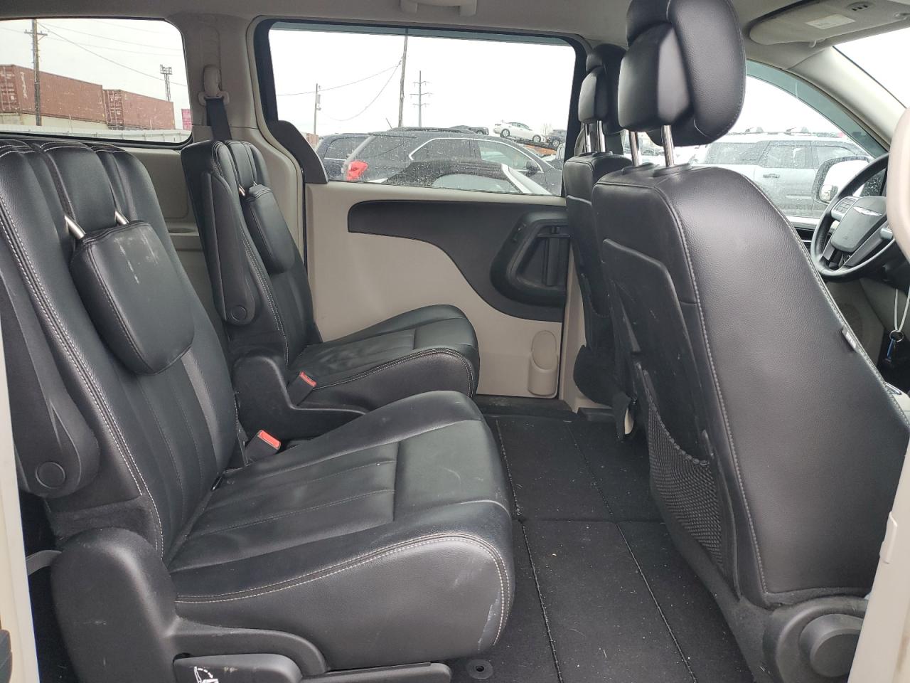 2013 Chrysler Town & Country - Image 11