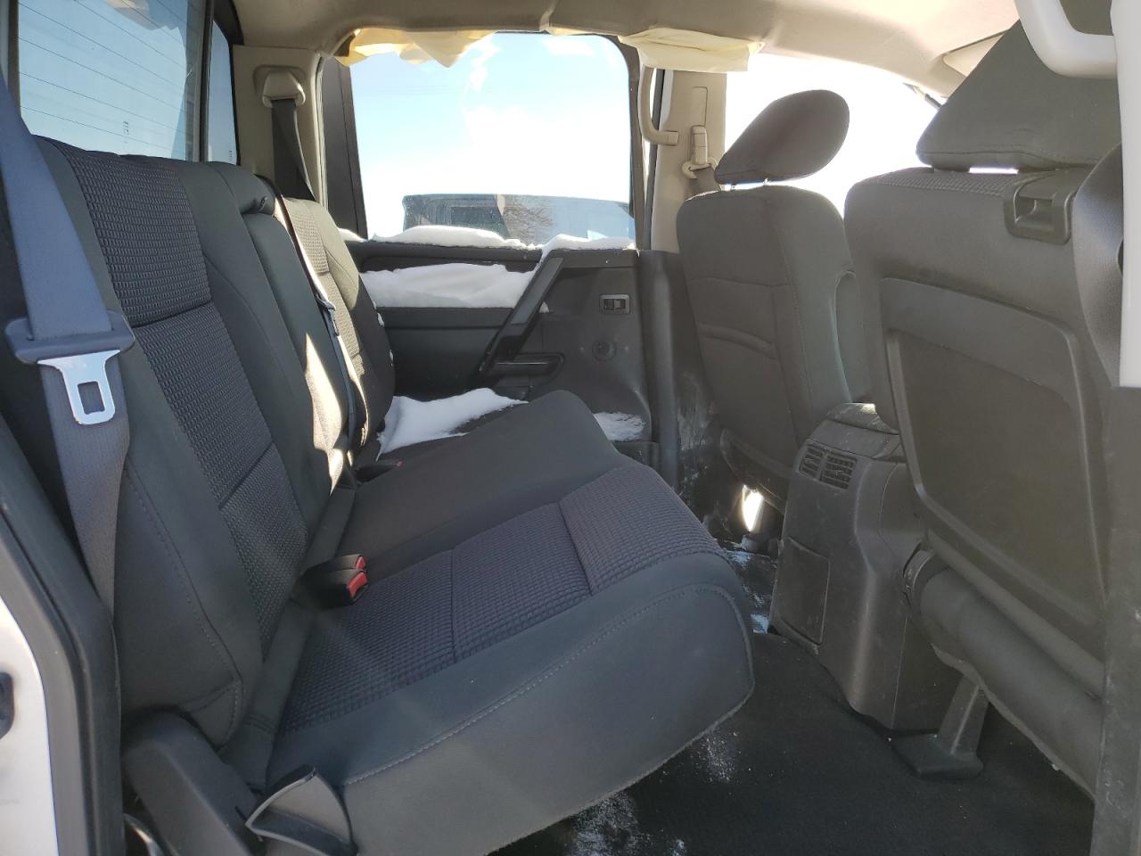 2010 Nissan Titan - Image 11