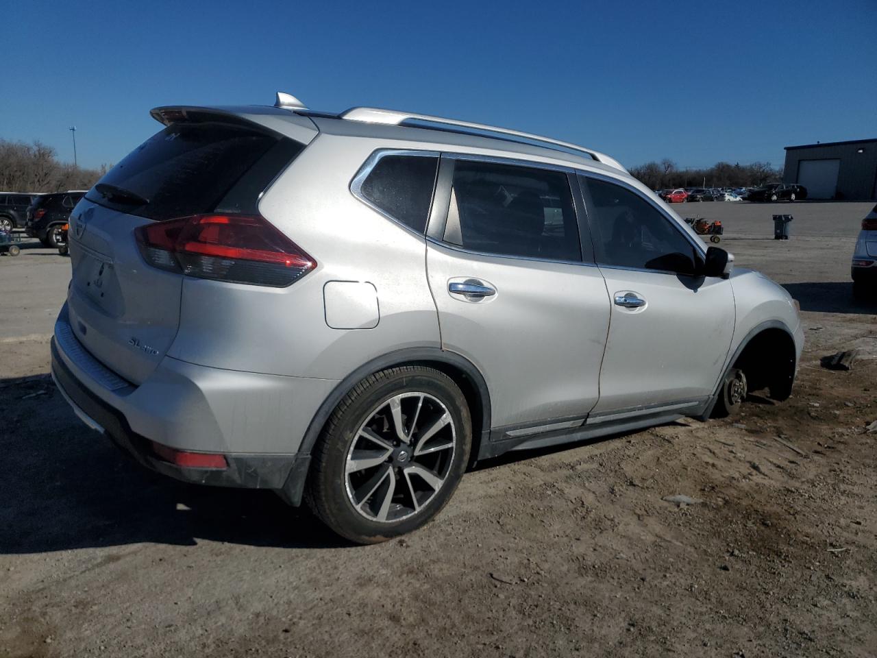2018 Nissan Rogue - Image 3