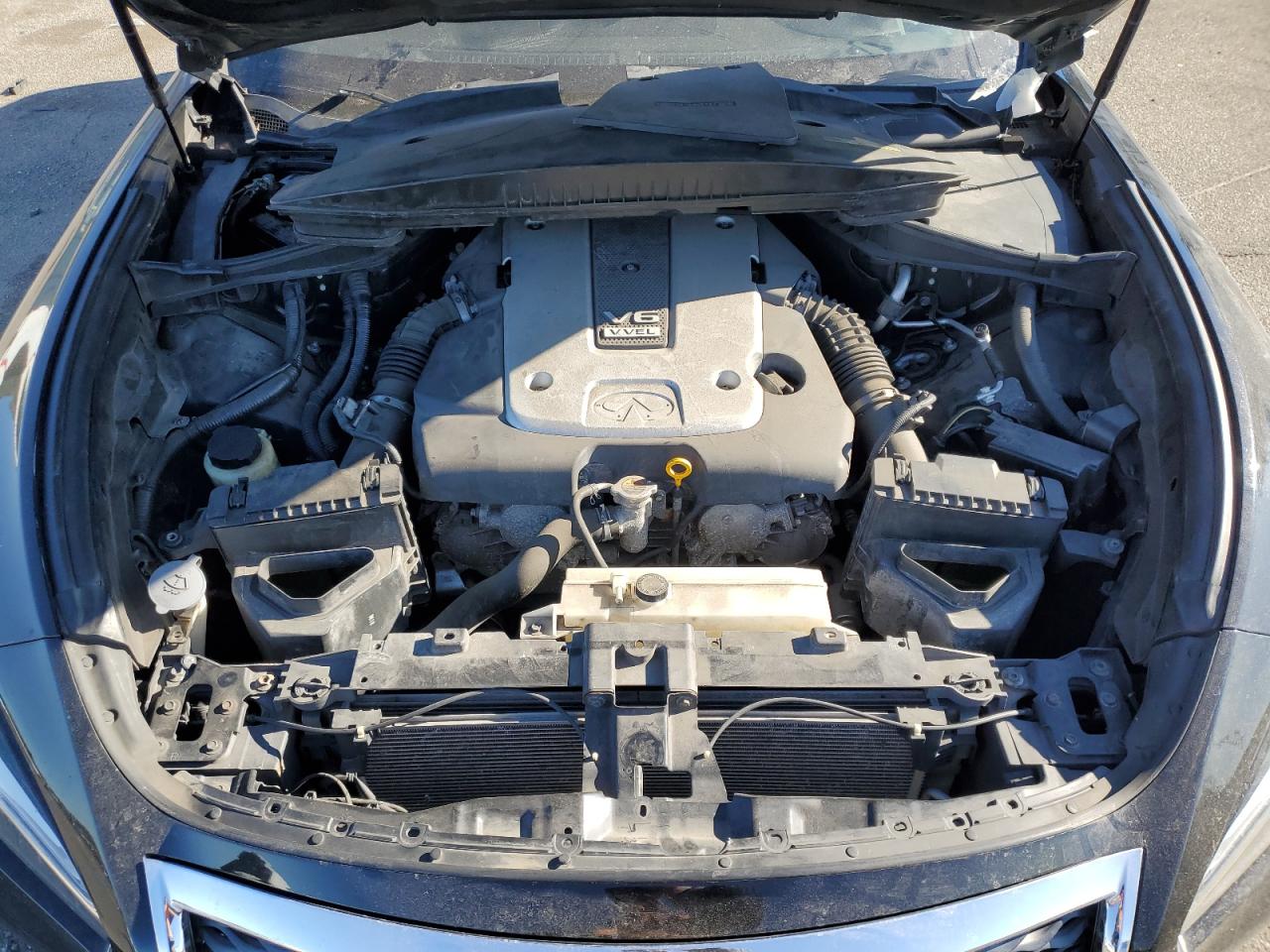 2016 Infiniti Q70 - Image 12