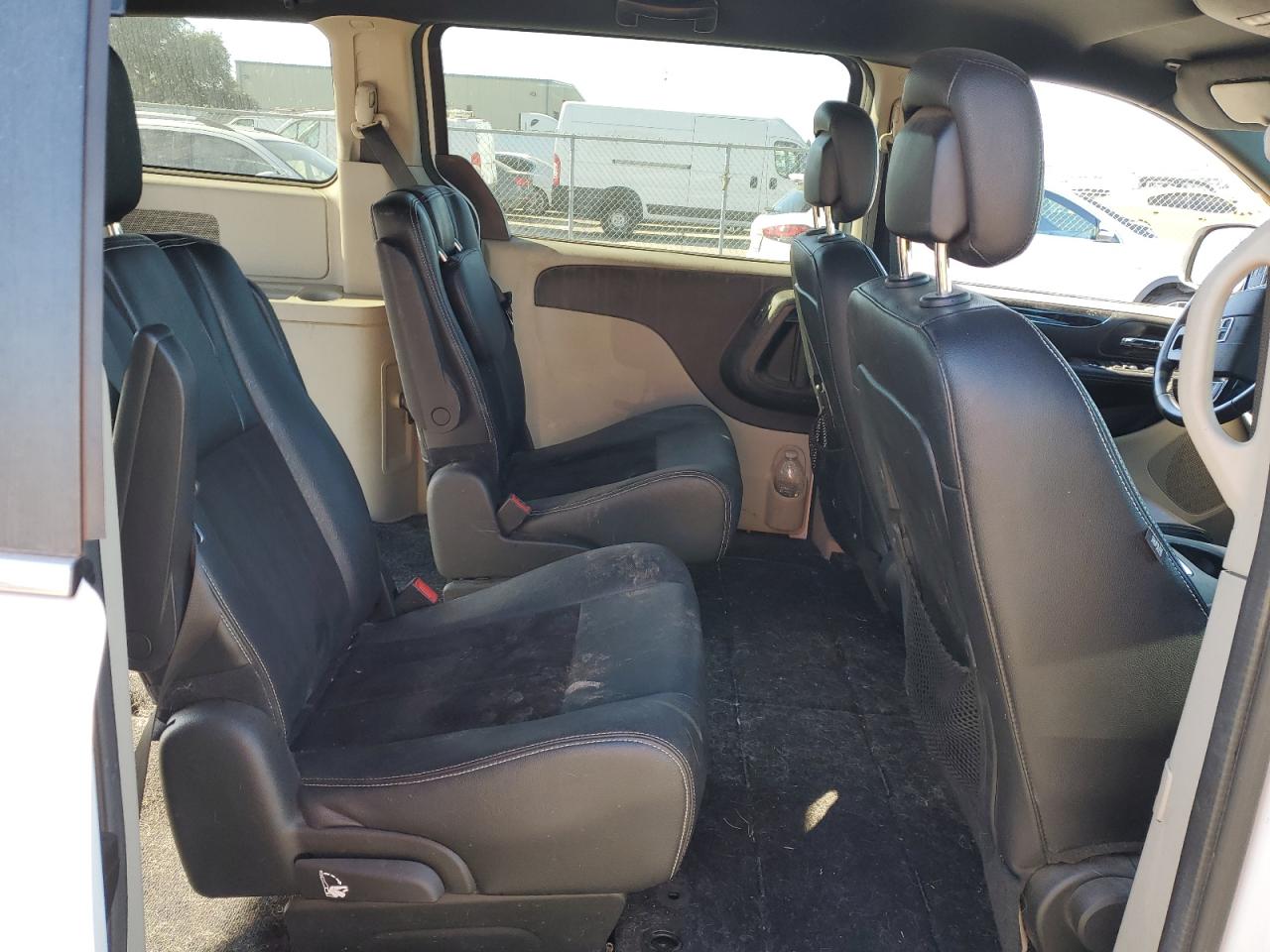 2018 Dodge Caravan - Image 11