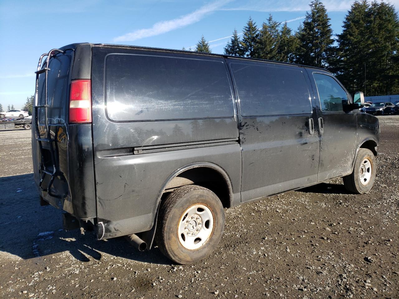 2015 Chevrolet Express - Image 3