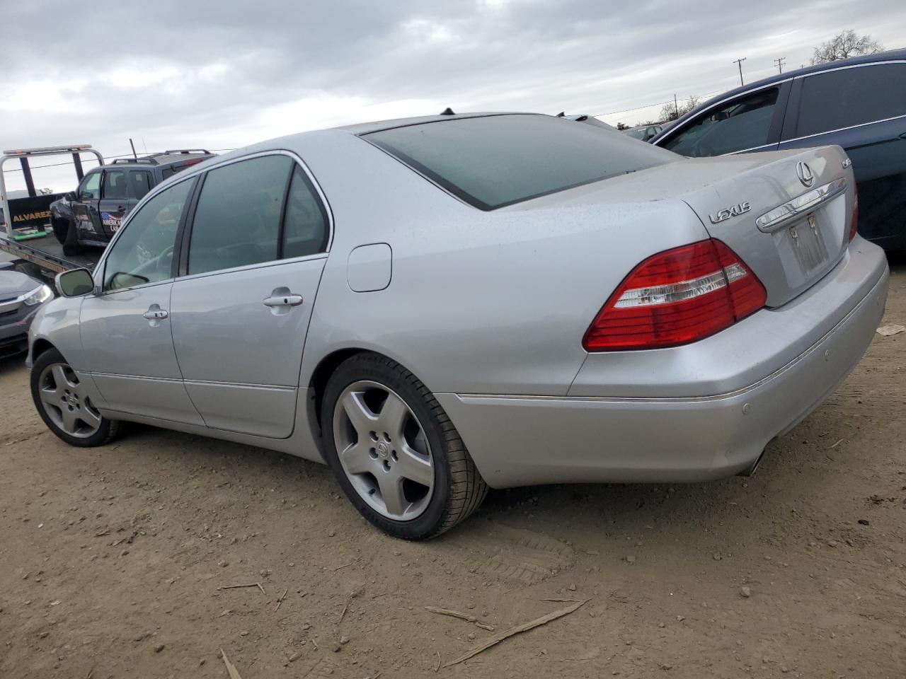 2005 Lexus LS - Image 2
