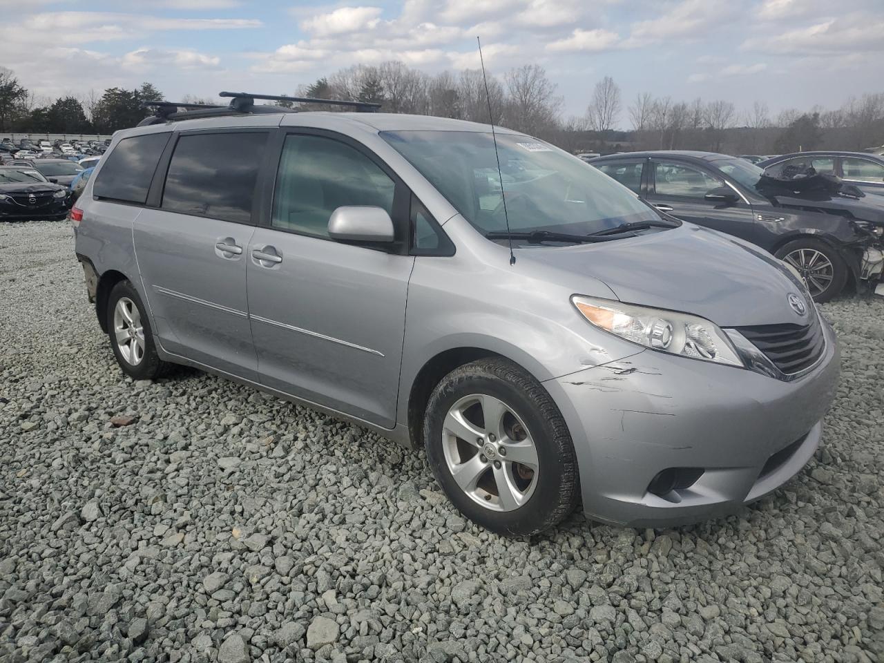 2012 Toyota Sienna - Image 4