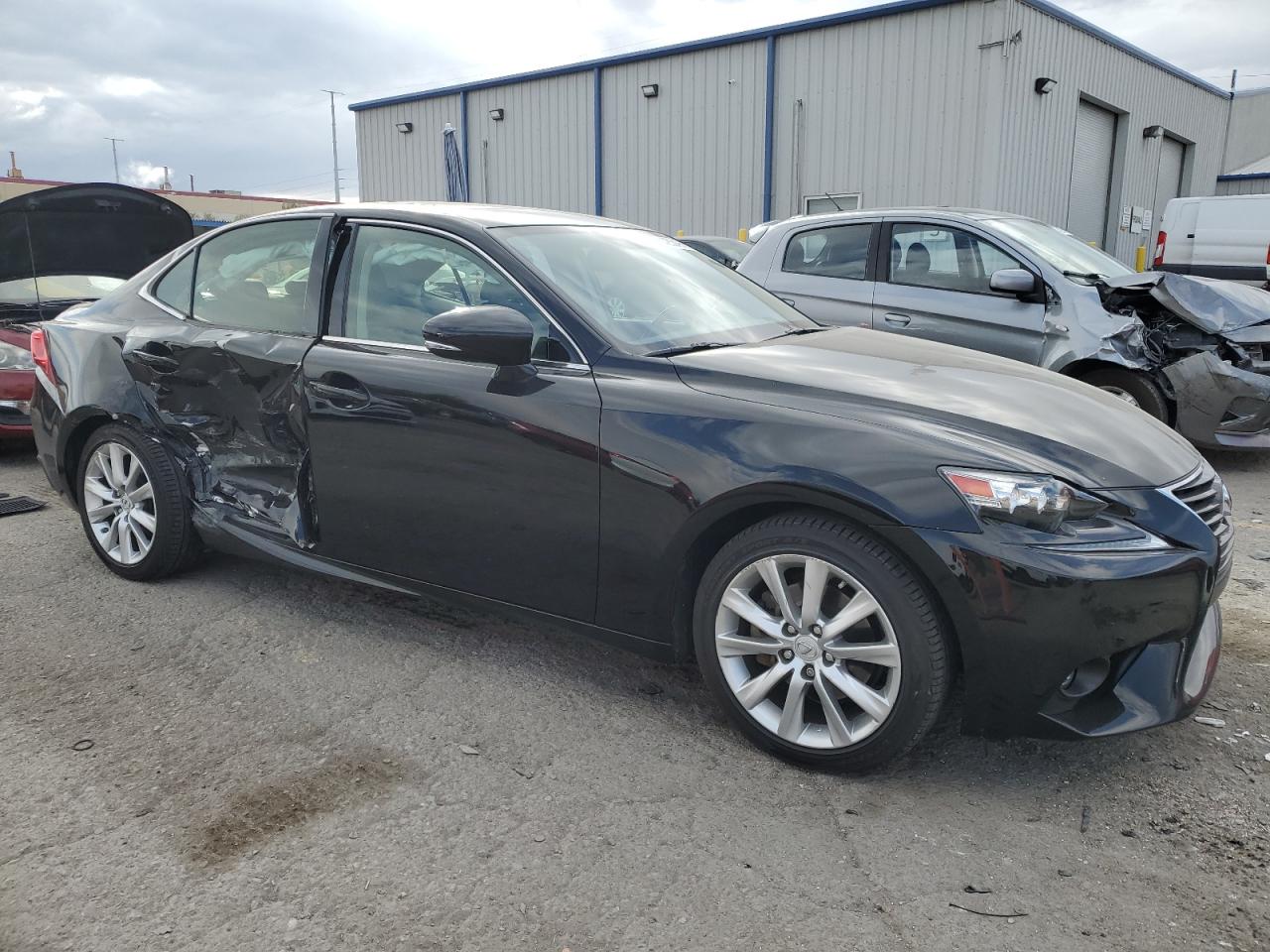 2015 Lexus IS - Image 4