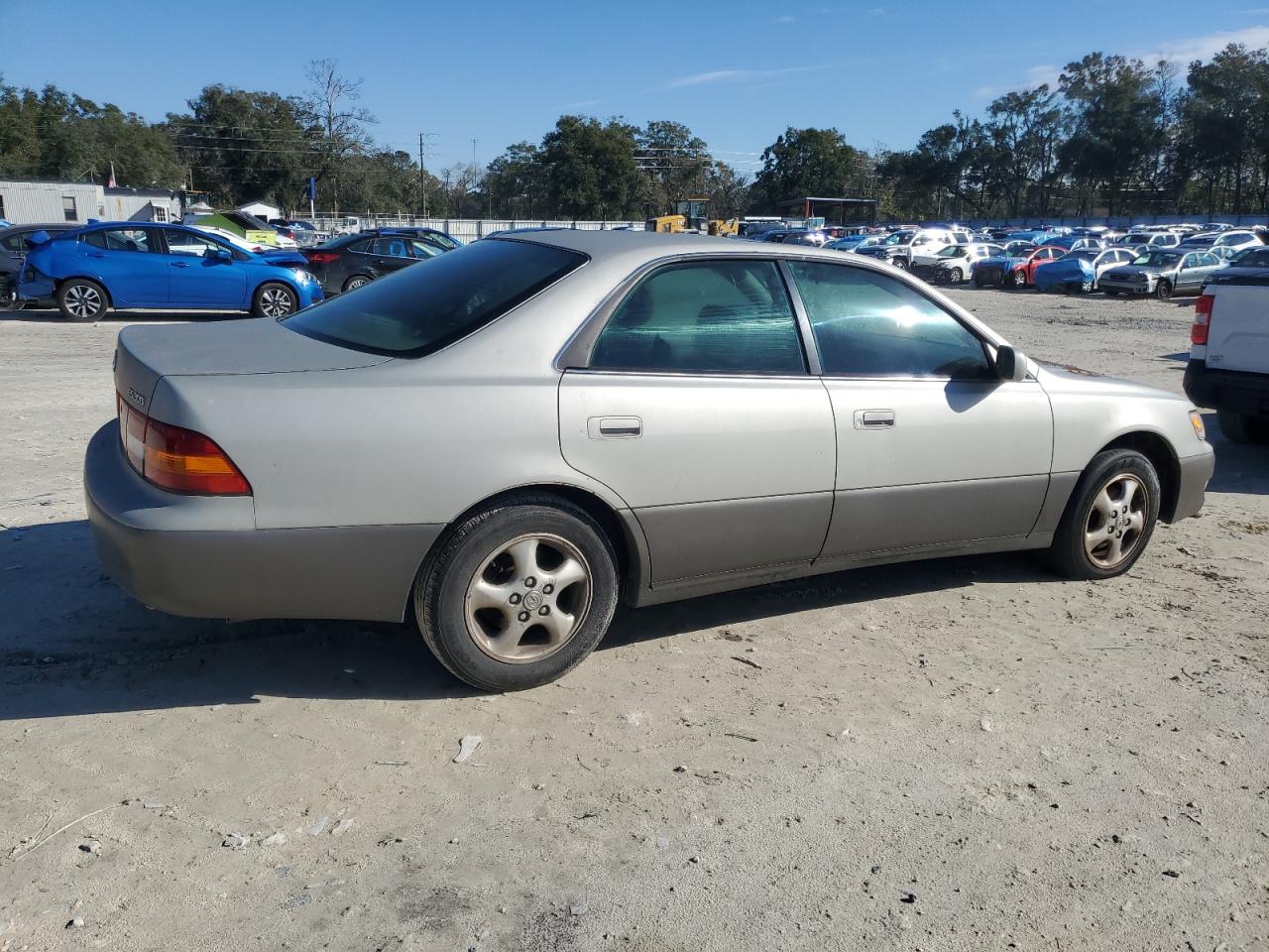 1997 Lexus ES - Image 3