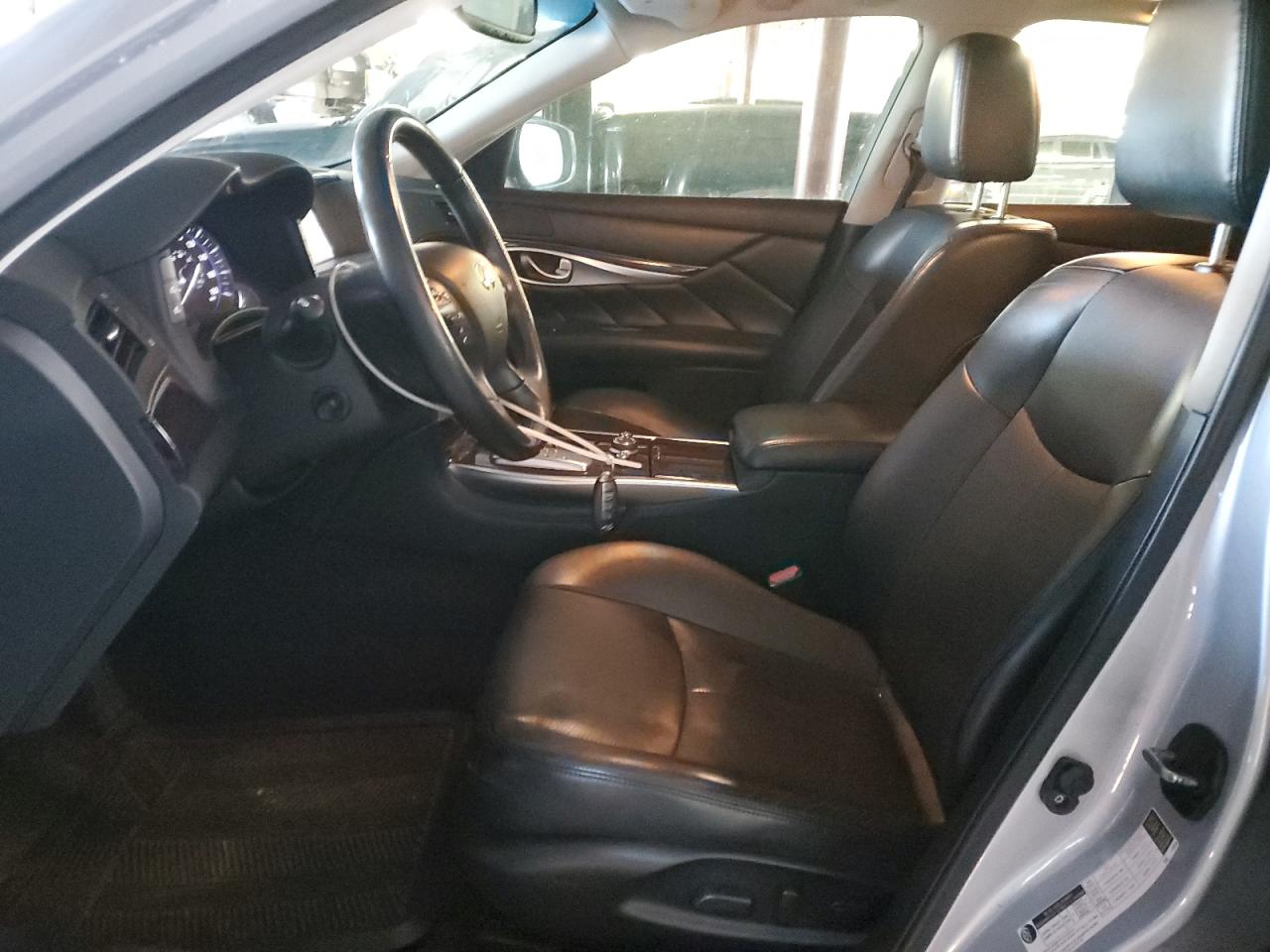 2016 Infiniti Q70 - Image 7