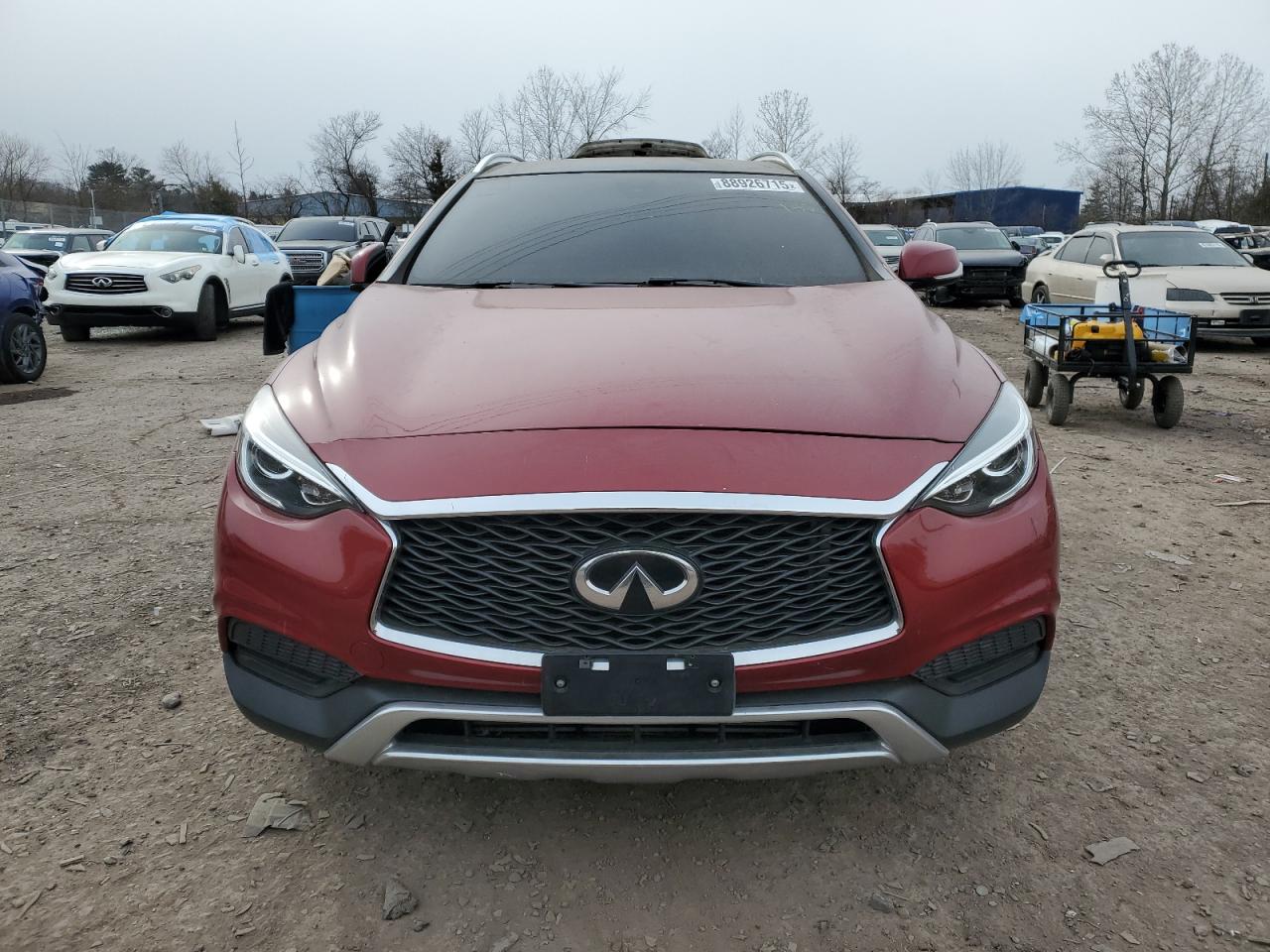 VIN SJKCH5CP7HA015657 2017 INFINITI QX30 no.5